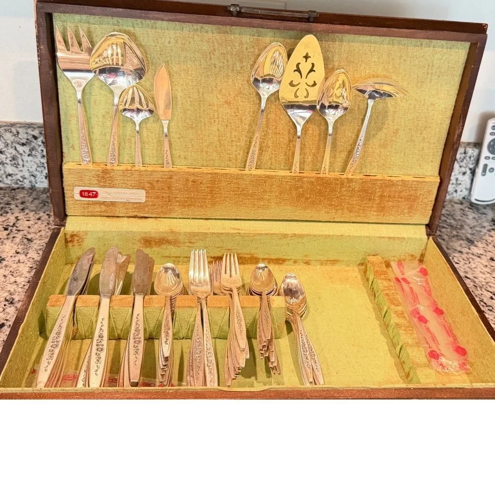 1847 Rogers Bros Silver Fashion Flatware Set International Silver Co/Chest 78 Pz